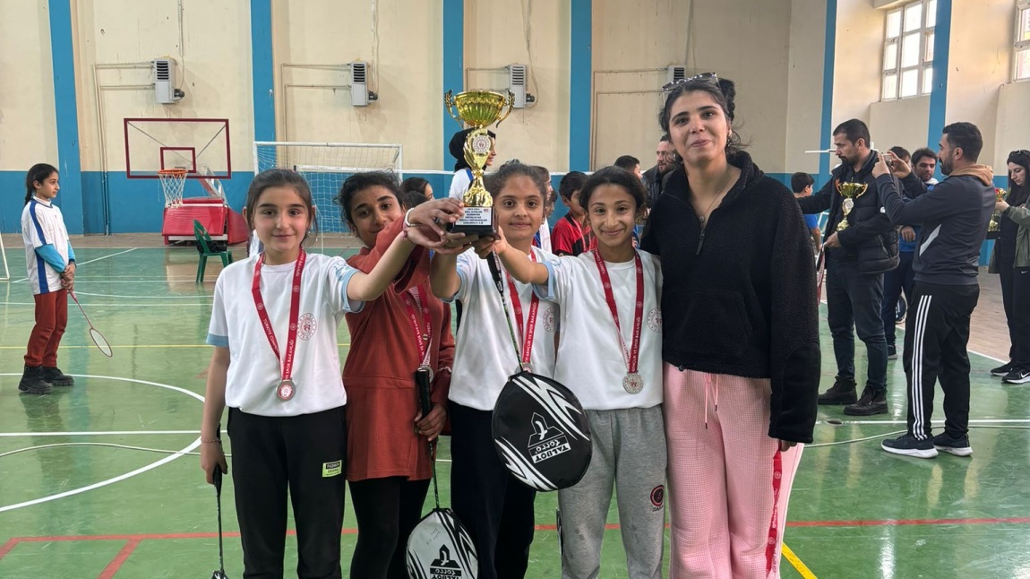 Badminton kızlar takımımız Urfa ikincisi oldu.